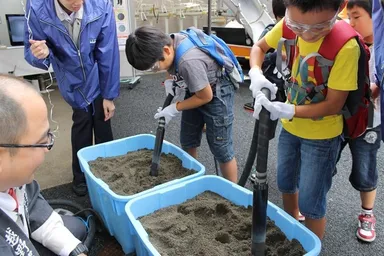 バイブレーター(棒型振動機)にさわってみよう！