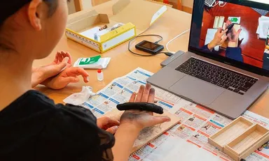 手に直接触れて墨を製作