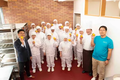 福祉事業所の皆さんとパティシエ