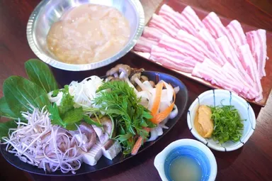 『12種野菜と宮崎豚の鯛出汁しゃぶしゃぶ鍋』