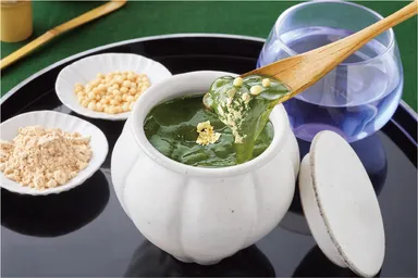 和洋折衷の新作スイーツ「鎌倉 壺わらび餅 -紫陽花紅茶付き-」1,280円(税込)