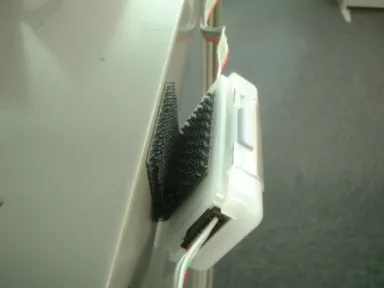 マジックテープで簡単取り付け