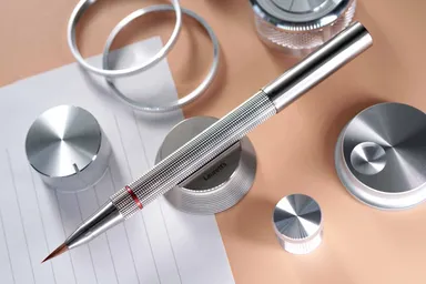 完全削り出しボディ