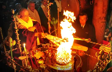 牛伏寺での御祈祷の様子