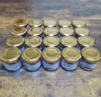 化学製品・プラスチックフリーです。袋はコットン、容器はビンを使用。