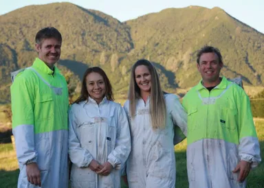 養蜂家キース夫妻