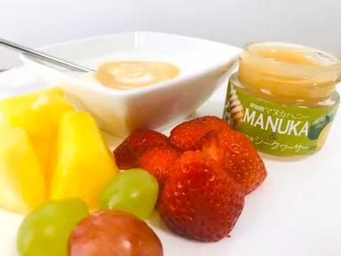 ヨーグルトにトッピング