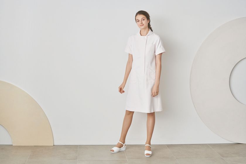 「ジェラート ピケ」と白衣メーカー「クラシコ」の
人気コラボブランドの待望の新商品を発表！
医療現場に笑顔をもたらす、
可愛さと上品さを併せ持つナース服が新登場