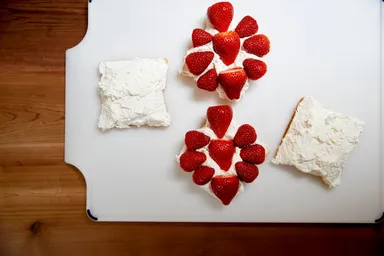 トトマルシェ商品・いちごサンド 3