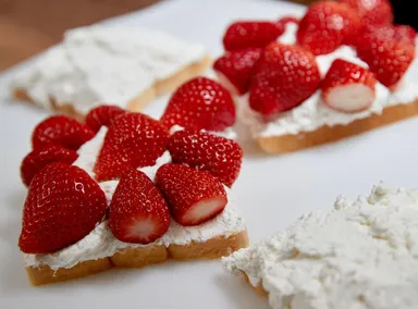 トトマルシェ商品・いちごサンド 4