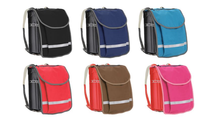 荷物がたくさん入る ランドセルカバー に新デザイン登場 ポケランカバーメガ4 シンプルタイプ 21年1月19日発売 上靴や体操着 予備のマスクが入る専用ポケット付き 株式会社genoaのプレスリリース