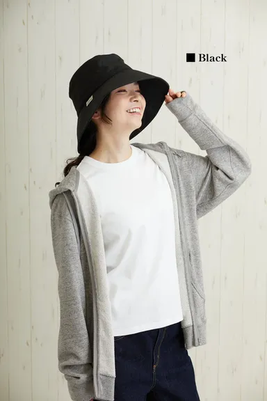 ブラックを着用