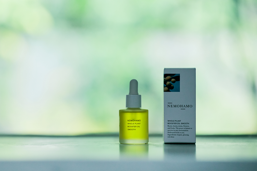 京都発オーガニックコスメ「NEMOHAMO」より
新商品「ブースターオイル スムース」が2月26日(金)発売!
植物まるごとのちからで、ゆらぎがちな肌を健やかに整えます。