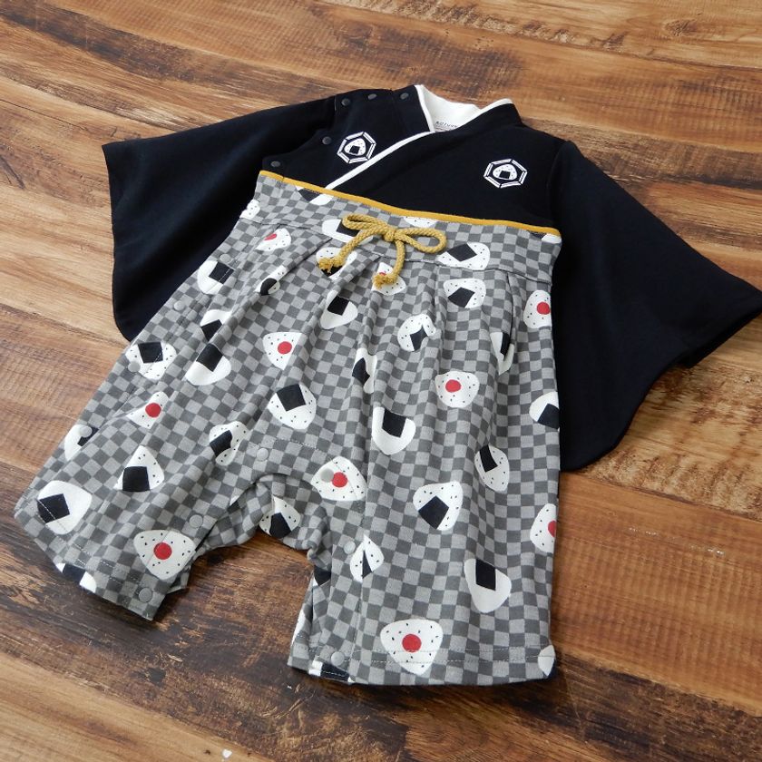 7度かわいい 袴 ロンパースとツーウェイオール が累計販売5 500枚を突破 節句はお子様とおうち撮影会しませんか 株式会社サントーワのプレスリリース