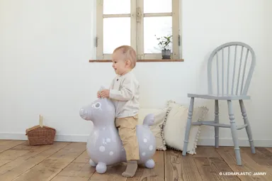 男の子にも女の子もしっくり馴染む絶妙カラー