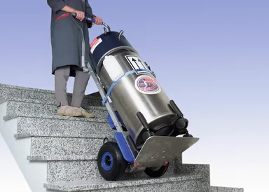 170フォールド　ガス容器運搬