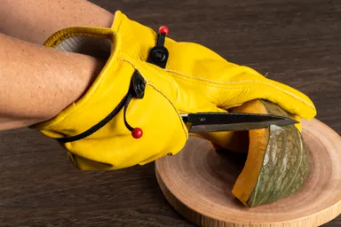 固いものを切るときもOK