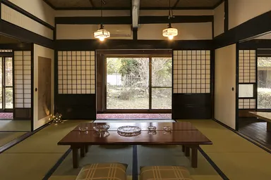 3番目のお部屋　デザートをサーブ