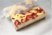 たっぷり苺のスティックチーズケーキ