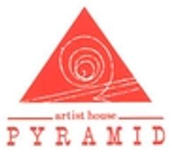 株式会社アーティストハウスピラミッドのロゴ