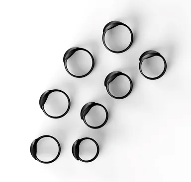 「Neova Ring」の指に装着するパーツは、 同梱されている8つのサイズから選んで付け替え可能