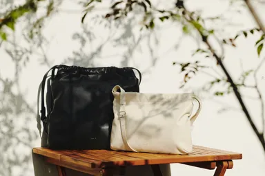 ショルダーバッグ“EDiE”左 43,000円、右 34,000円(税抜)