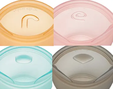 バッグにはそれぞれの尻尾がついています