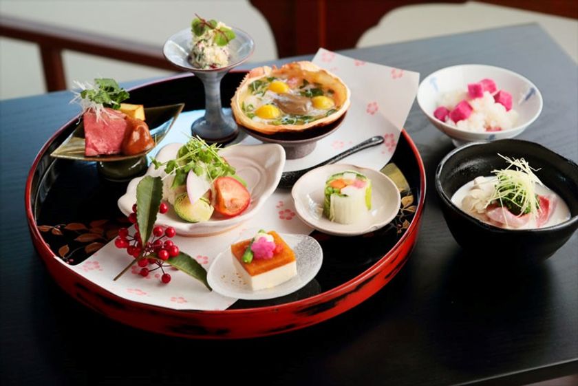 野菜は「地味」ではなく『滋味』
料亭 百楽荘のランチメニューが一新！
野菜本来の奥深い旨味を最大限に引き出した
「滋味野菜ランチ」を販売いたします。