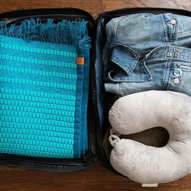 折り畳んでスーツケースに