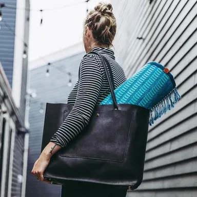 かばんに入れて