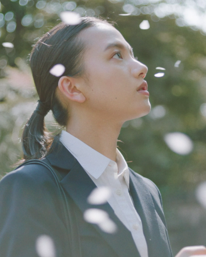 清原果耶が就活生に！春を感じるWeb動画公開。
運命の出会いなど「ときめく瞬間」演じる。
19歳の抱負やバレンタインの思い出を語る
インタビュー＆メイキングも。