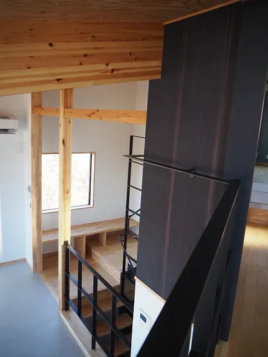 リビングから中2階を見る