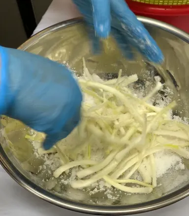 『島らっきょう』塩洗い