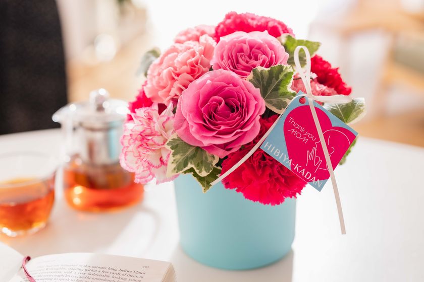 会いたくても会えない、だからこそ、
お母さんや家族を想う時間をフラワーギフトで。
日比谷花壇の母の日フラワーギフト
2月12日(金)から、
日比谷花壇オンラインショッピングサイトで
注文受付開始
