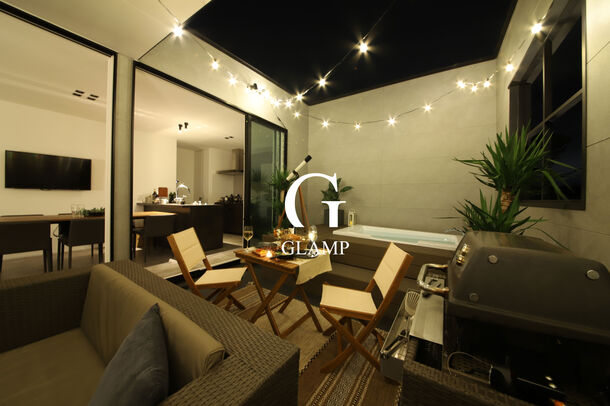 Glampが提案する新しい住宅 リビングがふたつある家 Glamp のcmを公開 株式会社ino Brandのプレスリリース