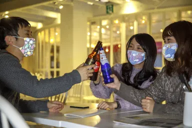 光に反応するマスクHIKALUS(1)