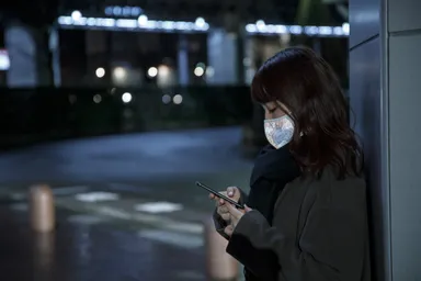 光に反応するマスクHIKALUS