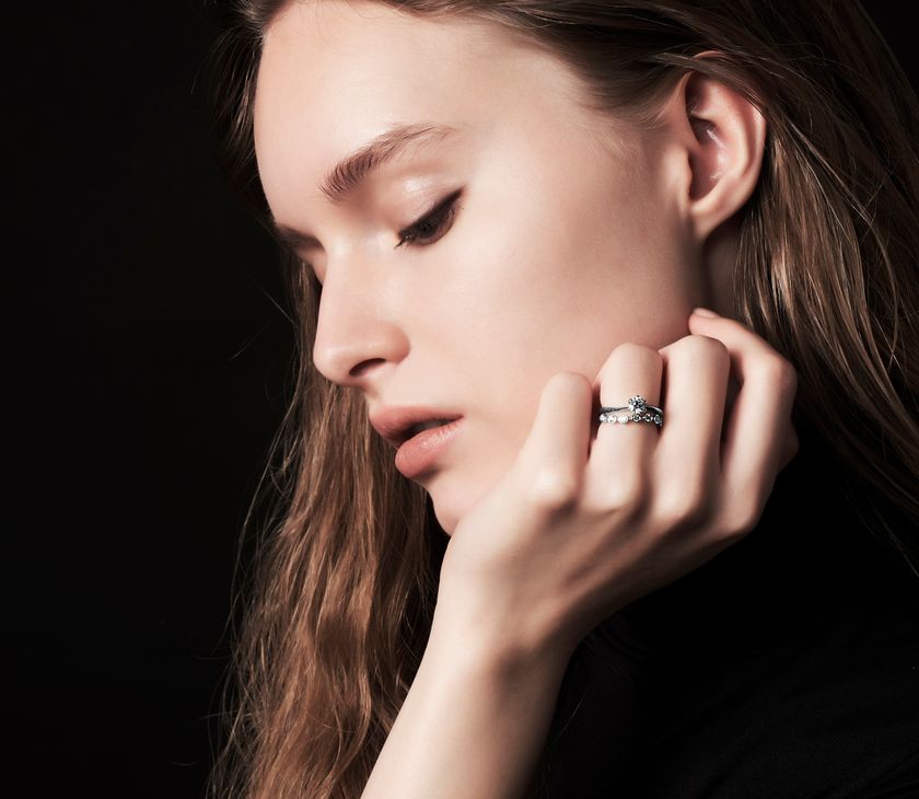 NY発 最高峰の美しい輝きを放つ
ダイヤモンド専門店「ラザール ダイヤモンド ブティック」
ダイヤモンドの七色の光が輝くエタニティリング