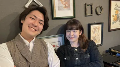 プロの音楽家がレッスンを担当(左：講師のギャリー、右：ピアノのかずねおねえさん)