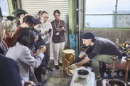 富山での伝統産業工房見学ツアーの様子(2019年、水と匠)
