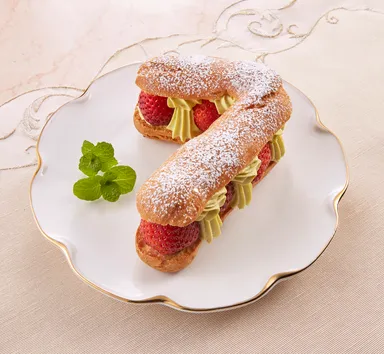 ＜パティスリー モンシェール＞苺とピスタチオの７（ナナ）シュー