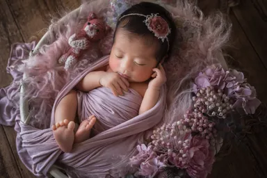 ニューボーンフォト  春らしいピンクのスタイリング