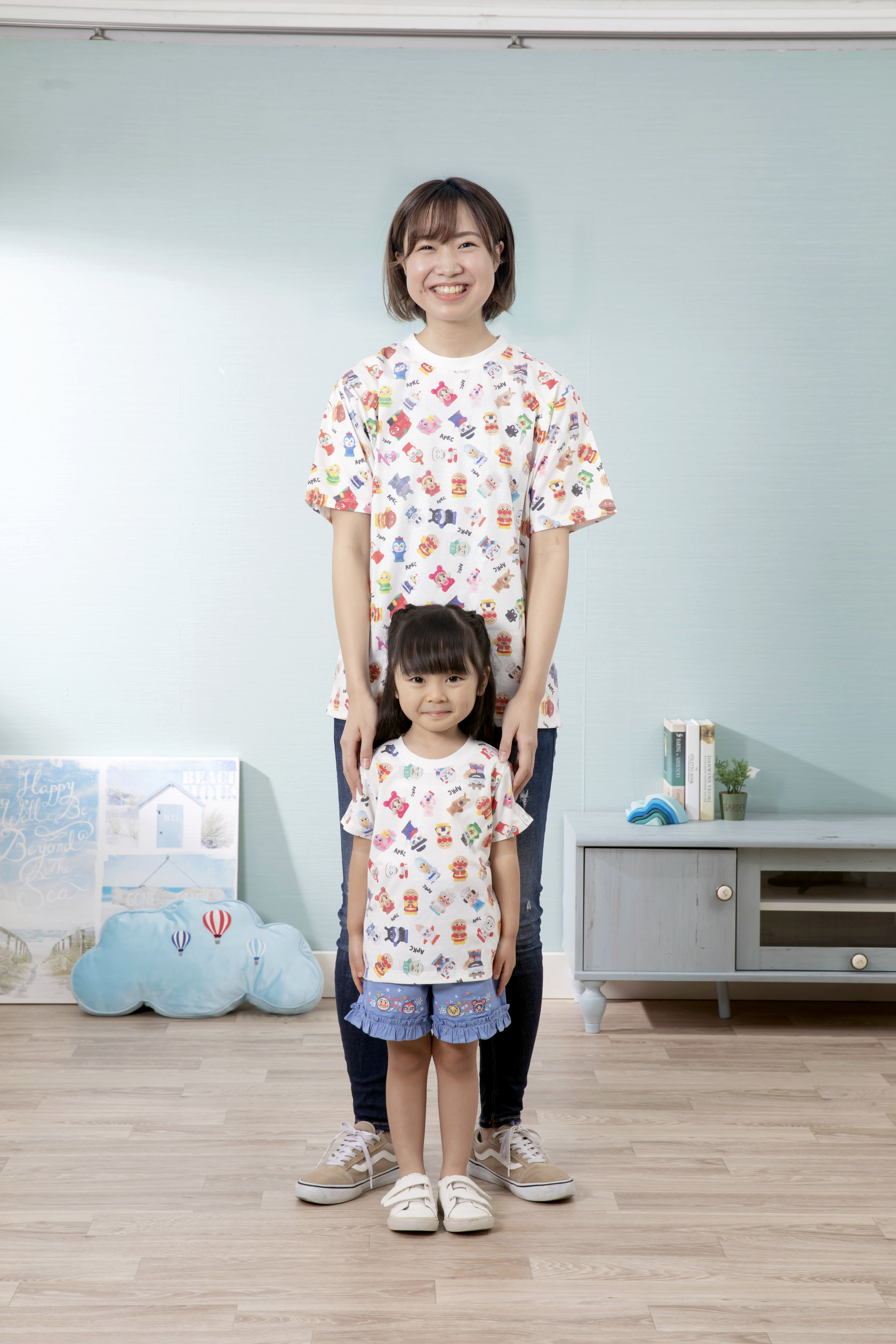 親子ペアで春を先取り アンパンマンの半袖tシャツコレクション登場 大人気食玩 あつまれアンパンマン とのコラボデザイン等 ノベルティプレゼントキャンペーンも開催 株式会社バンダイ アパレル事業部のプレスリリース