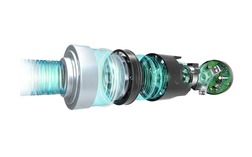 レイコップをポーチに入れて持ち運ぶ、 身の回りの除菌と掃除を1つに