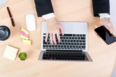 塗った直後でもスマホやパソコンを快適操作！