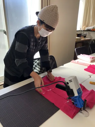 Tシャツを裁断してアップサイクル