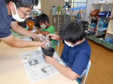 サトウキビの苗の植付体験