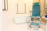 車椅子のまま入浴介助を受けられるバスタイム