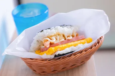 ポークたまごおにぎりカフェ