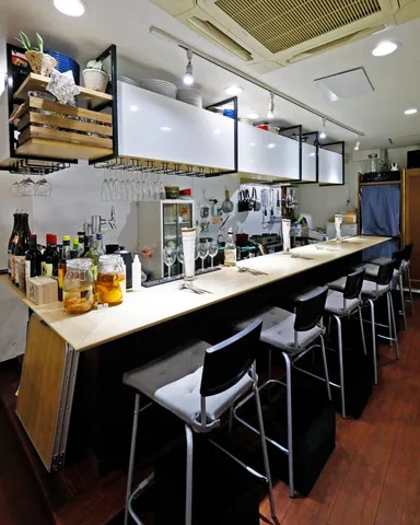 ライブ感あふれるカウンター席(6名様まで)